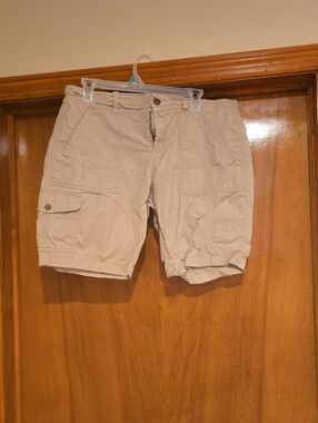 Old Navy Khaki Cargo Women’s Shorts
